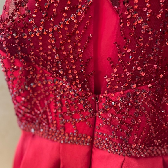 Milano, red, long, formal, prom dress with sequins bodice. Size 10. Has POCKETS! - Picture 4 of 10